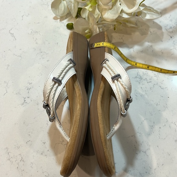 Minnetonka Leather Silverthorne Thong Sandals Size 10 - Picture 13 of 15